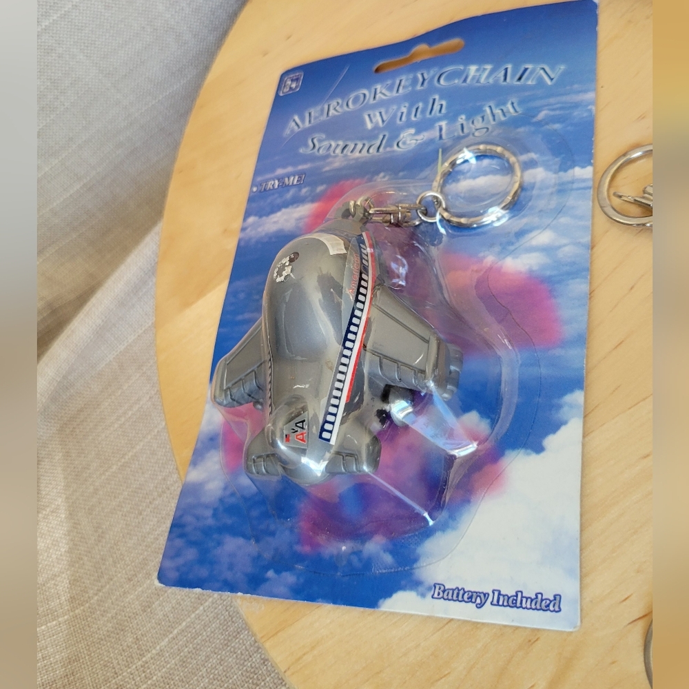 VTG 1990's Lot of 7 Car, Airplane,Train Keychain Keyring Classic LogoKey & Card - Picture 4 of 11